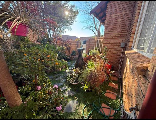2 BEDROOM TOWNHOUSE FOR SALE IN THE REEDS